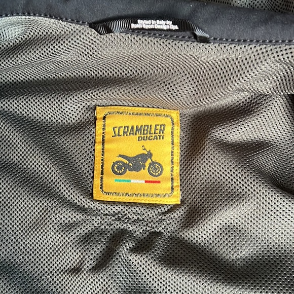 Barely used women’s XS Ducati Scrambler motorcycle jacket - Picture 6 of 11